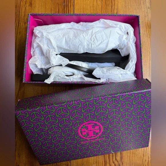 NWT in box Tory Burch Kira flip flop sandals - Picture 2 of 4